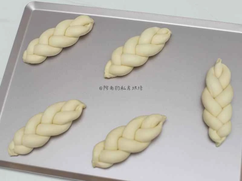 How to make pure milk hand-torn toast: Step 1