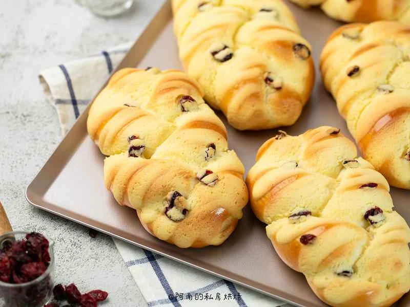 How to make pure milk hand-torn toast: Step 1