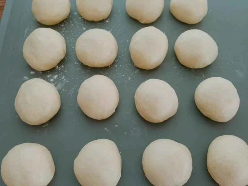 How to make pure milk hand-torn toast: Step 1