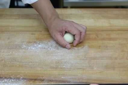 How to make pure milk hand-torn toast: Step 1