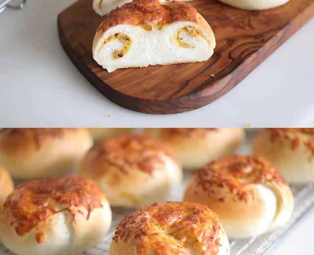 A recipe for a soft bagel with pork floss and cheese, more suitable for a wider range of tastes.