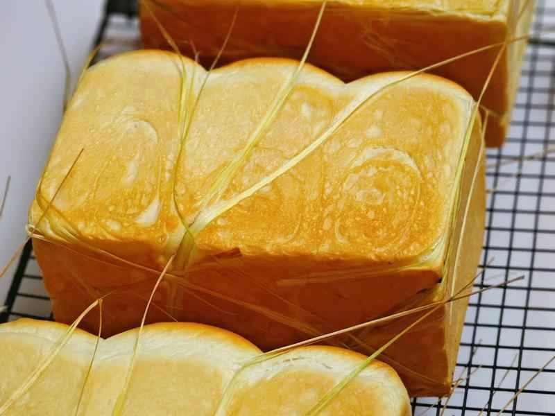 How to make pure milk hand-torn toast: Step 1