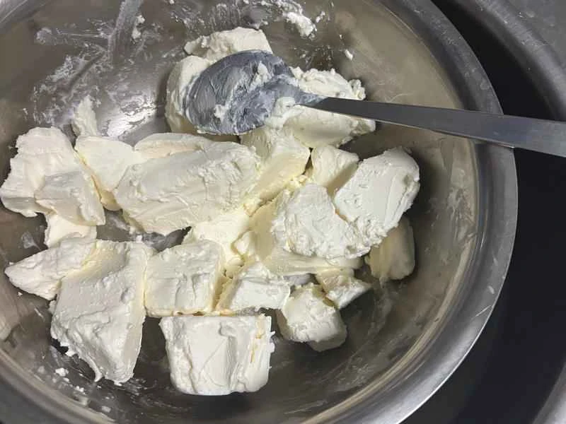 How to make pure milk hand-torn toast: Step 1