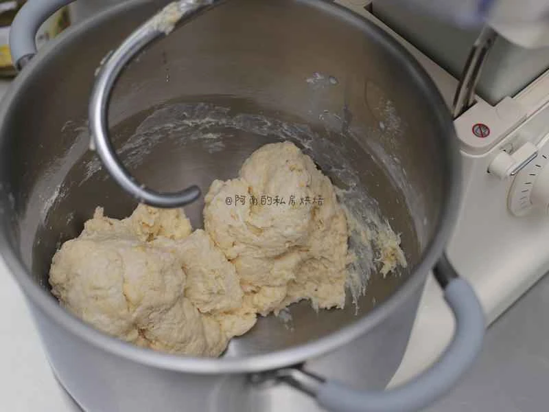 How to make pure milk hand-torn toast: Step 1