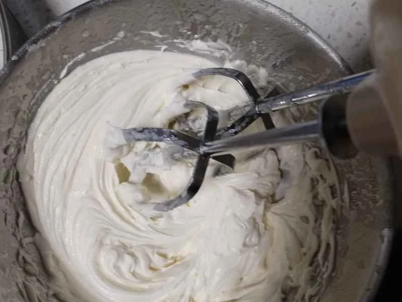 How to make pure milk hand-torn toast: Step 1