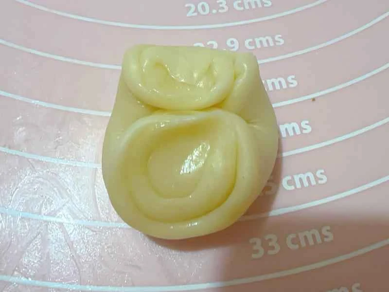 How to make pure milk hand-torn toast: Step 1