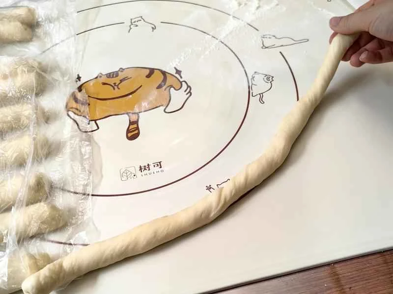 How to make pure milk hand-torn toast: Step 1