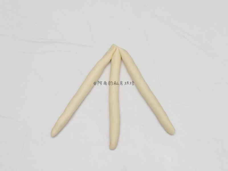 How to make pure milk hand-torn toast: Step 1