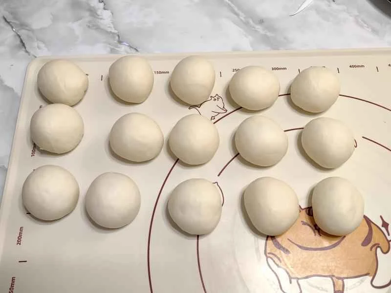 How to make pure milk hand-torn toast: Step 1