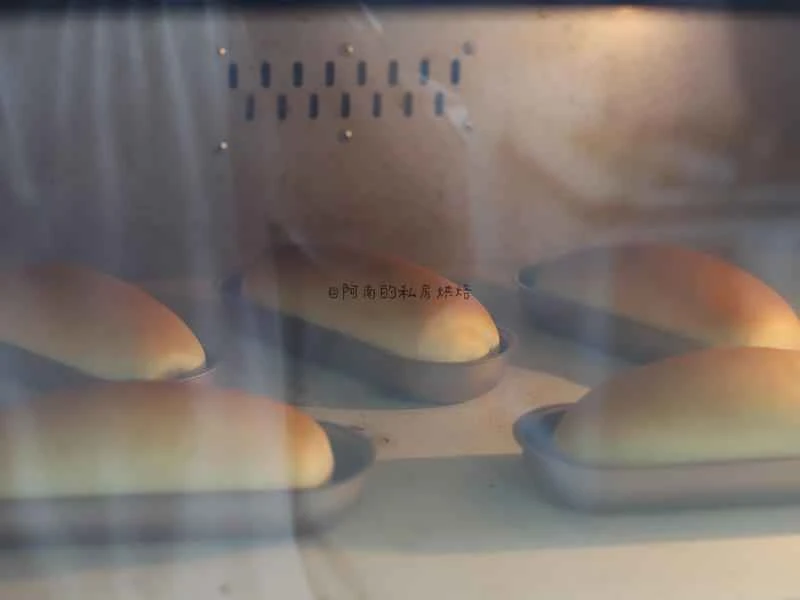 How to make pure milk hand-torn toast: Step 1