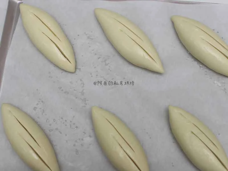 How to make pure milk hand-torn toast: Step 1