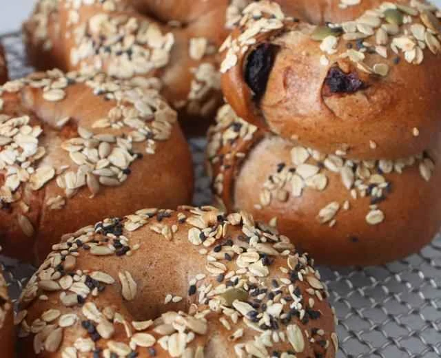 The more you chew the whole grains, the more fragrant they become; the chopped walnuts and cinnamon flavor go perfectly together! I love the chewy texture!