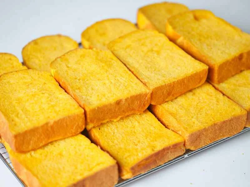 How to make pure milk hand-torn toast: Step 1