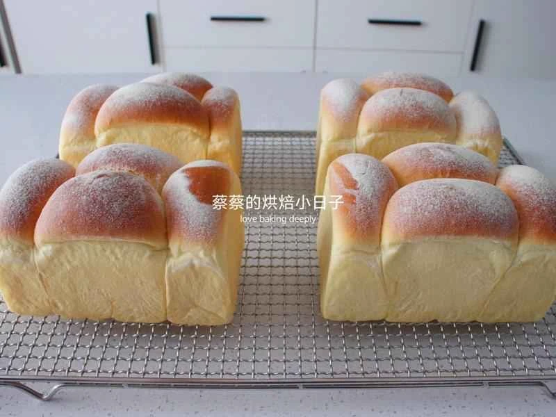 How to make pure milk hand-torn toast: Step 1