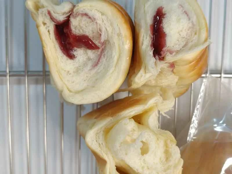 How to make pure milk hand-torn toast: Step 1