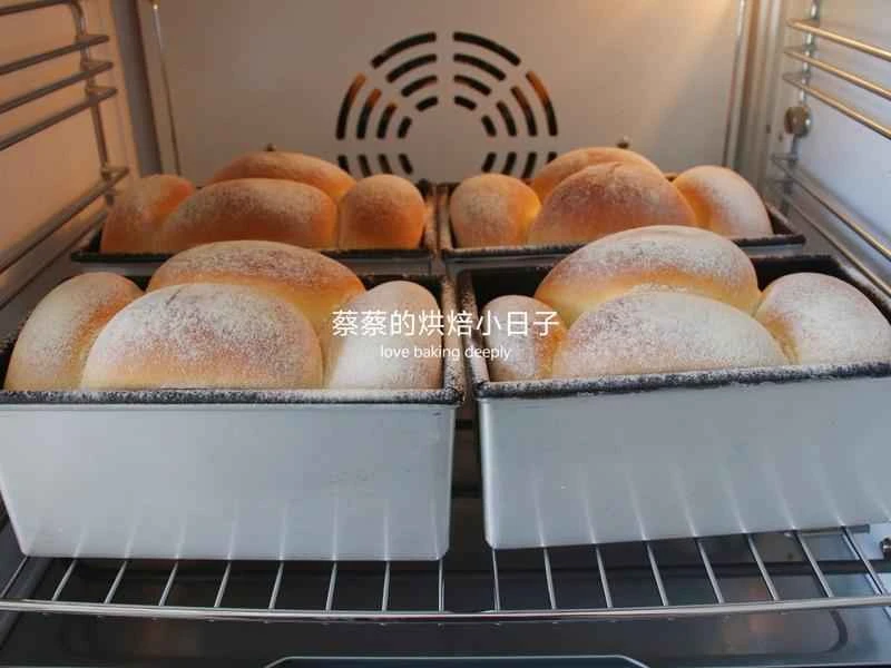 How to make pure milk hand-torn toast: Step 1