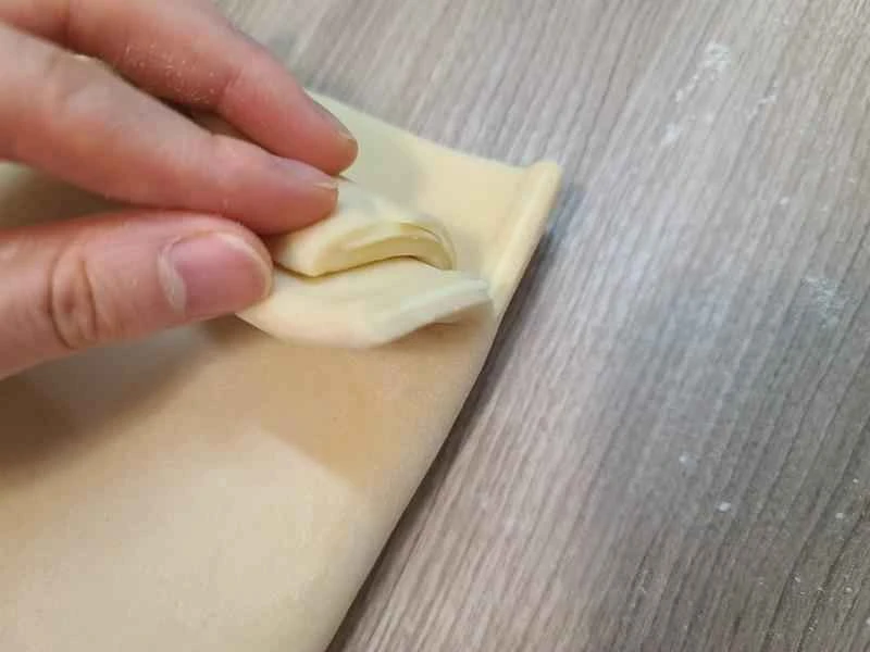 How to make pure milk hand-torn toast: Step 1