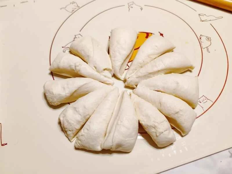 How to make pure milk hand-torn toast: Step 1