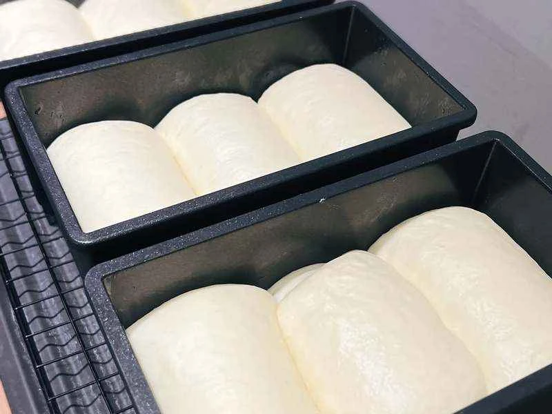 How to make pure milk hand-torn toast: Step 1